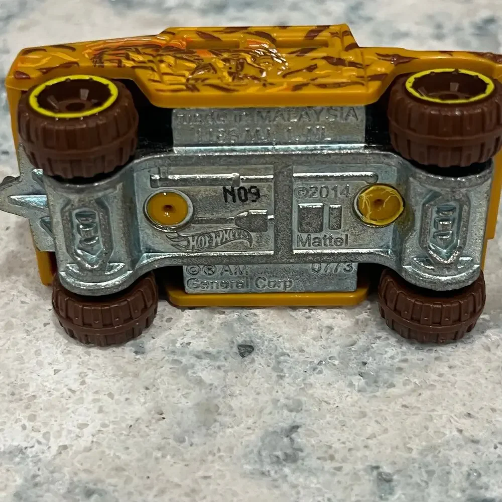 Hot Wheels 2014 Humvee Desert Mainline Offerings Die Cast Collectible Car